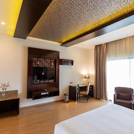 คลาร์ก เอ็กโซติกา คอนเวนชั่น รีสอร์ต แอนด์ สปา Hotel Devanahalli ภายนอก รูปภาพ