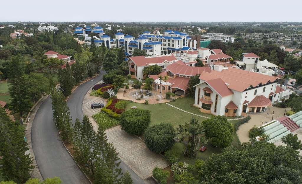 คลาร์ก เอ็กโซติกา คอนเวนชั่น รีสอร์ต แอนด์ สปา Hotel Devanahalli ภายนอก รูปภาพ