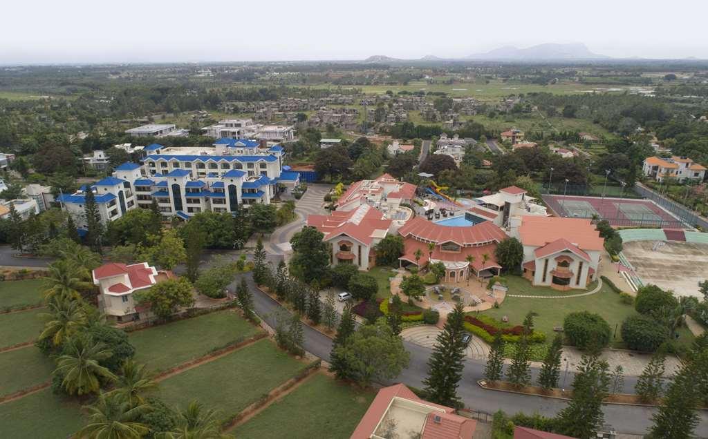 คลาร์ก เอ็กโซติกา คอนเวนชั่น รีสอร์ต แอนด์ สปา Hotel Devanahalli ภายนอก รูปภาพ