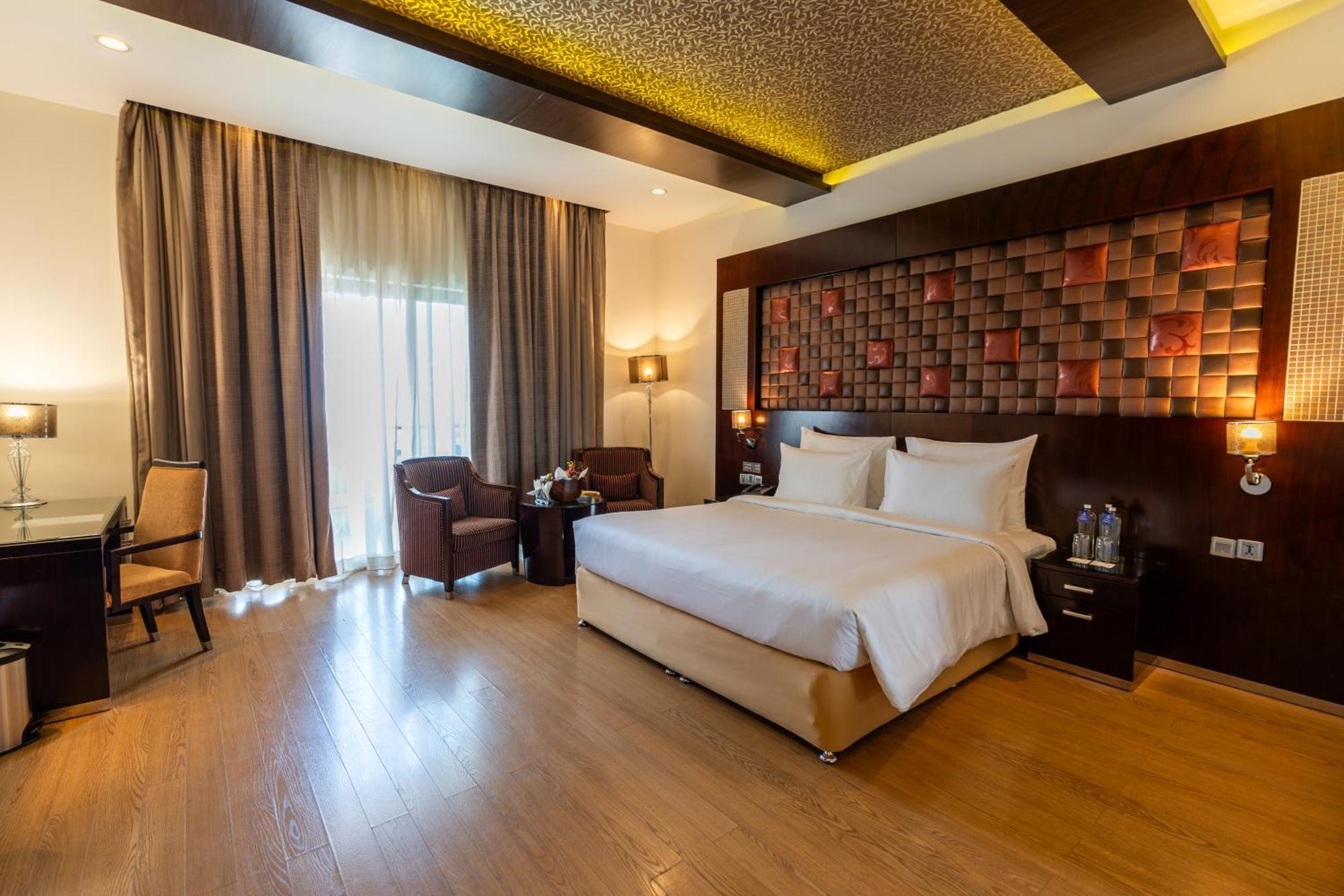 คลาร์ก เอ็กโซติกา คอนเวนชั่น รีสอร์ต แอนด์ สปา Hotel Devanahalli ภายนอก รูปภาพ