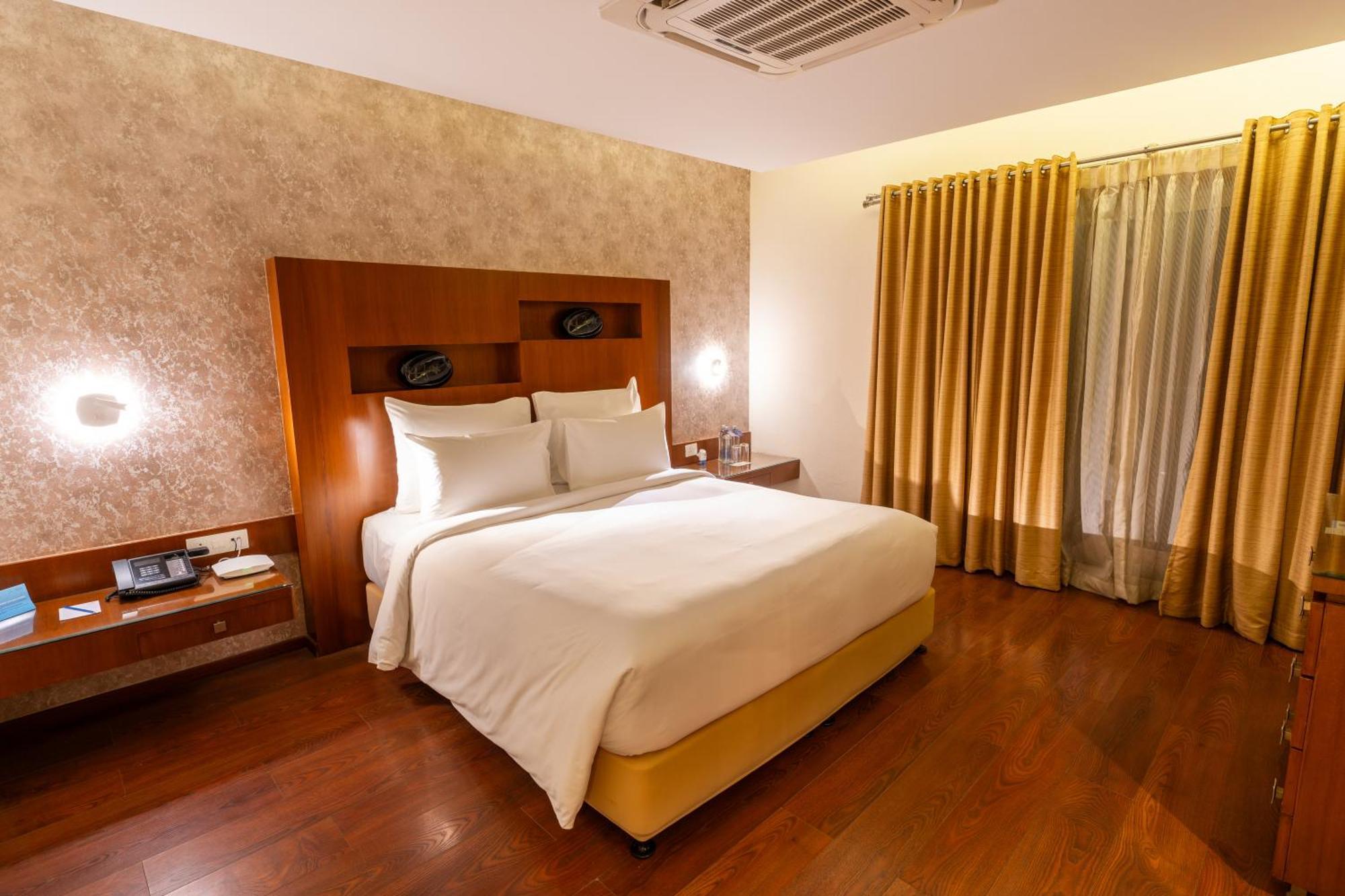 คลาร์ก เอ็กโซติกา คอนเวนชั่น รีสอร์ต แอนด์ สปา Hotel Devanahalli ภายนอก รูปภาพ