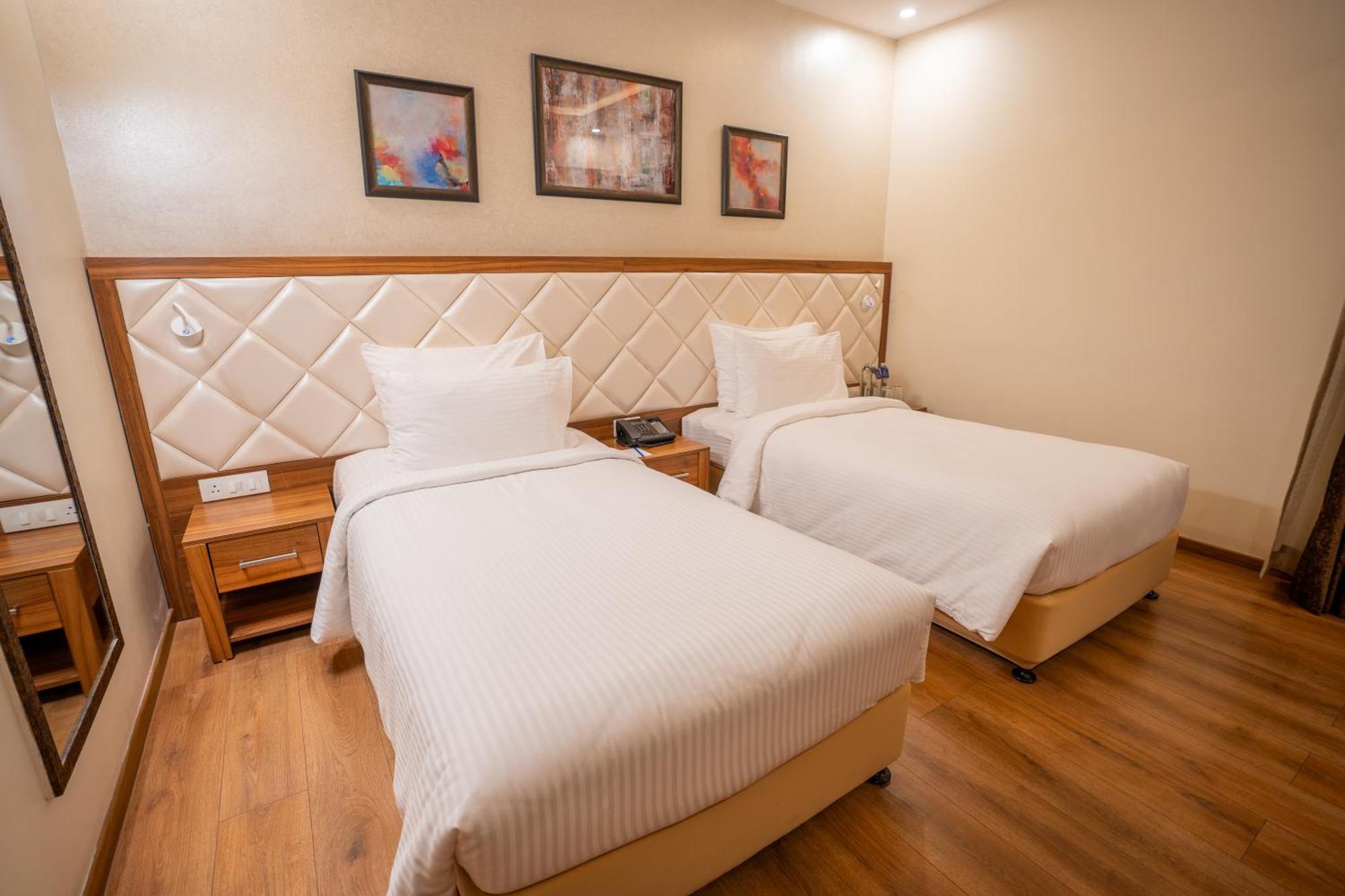 คลาร์ก เอ็กโซติกา คอนเวนชั่น รีสอร์ต แอนด์ สปา Hotel Devanahalli ภายนอก รูปภาพ