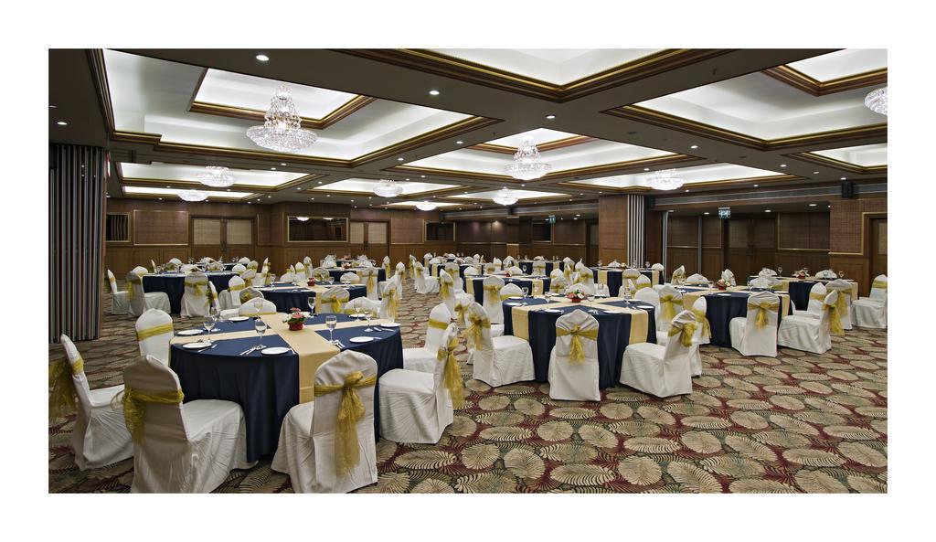 คลาร์ก เอ็กโซติกา คอนเวนชั่น รีสอร์ต แอนด์ สปา Hotel Devanahalli ภายนอก รูปภาพ