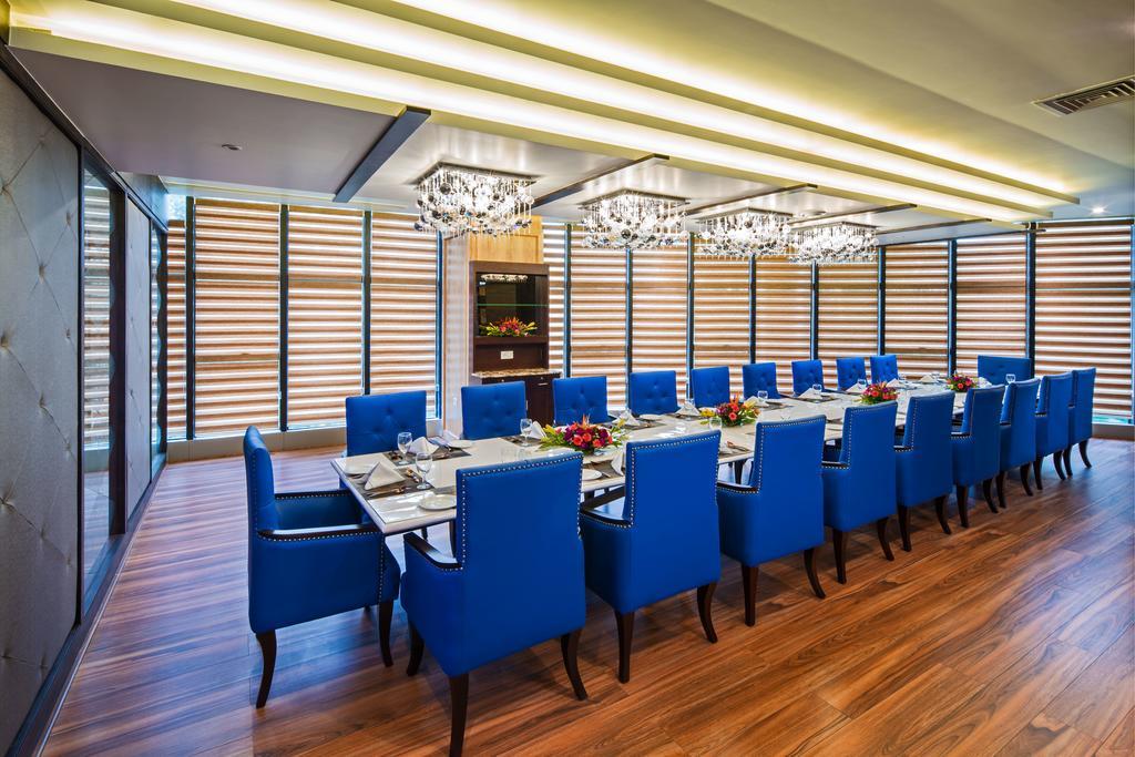 คลาร์ก เอ็กโซติกา คอนเวนชั่น รีสอร์ต แอนด์ สปา Hotel Devanahalli ภายนอก รูปภาพ