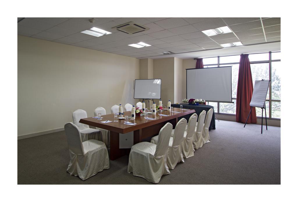 คลาร์ก เอ็กโซติกา คอนเวนชั่น รีสอร์ต แอนด์ สปา Hotel Devanahalli ภายนอก รูปภาพ