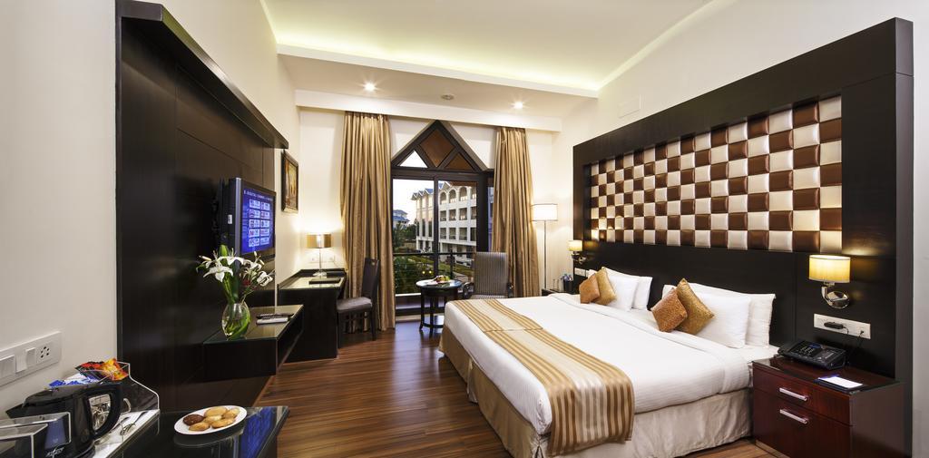 คลาร์ก เอ็กโซติกา คอนเวนชั่น รีสอร์ต แอนด์ สปา Hotel Devanahalli ภายนอก รูปภาพ
