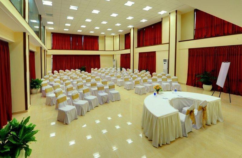 คลาร์ก เอ็กโซติกา คอนเวนชั่น รีสอร์ต แอนด์ สปา Hotel Devanahalli ภายนอก รูปภาพ