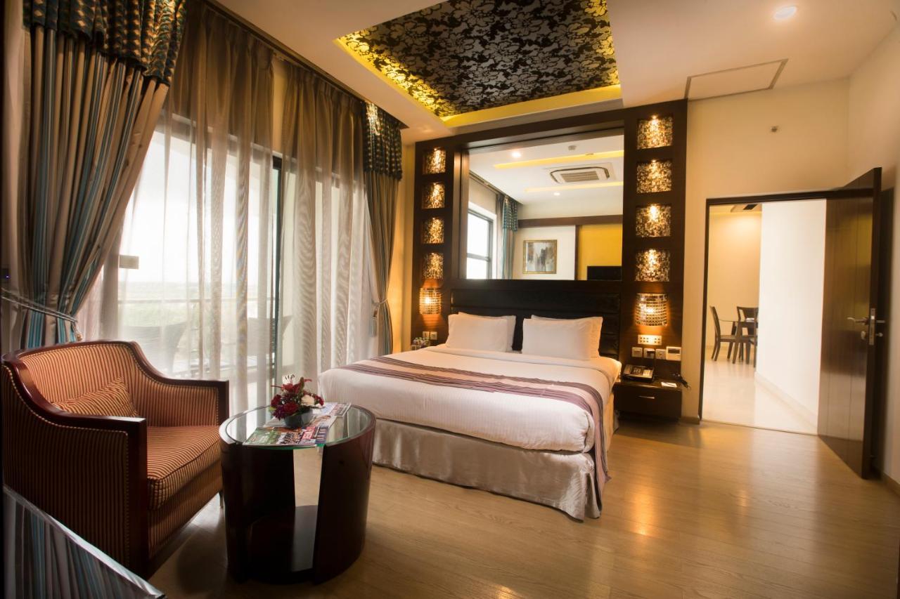 คลาร์ก เอ็กโซติกา คอนเวนชั่น รีสอร์ต แอนด์ สปา Hotel Devanahalli ภายนอก รูปภาพ